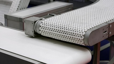 Модульная лента Holzer 2520 Flush Grid шаг 25.4 мм, толщина 10 мм, открытость 35%, POM, белый цвет